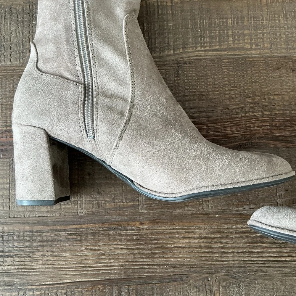 Liz Claiborne Leyla Knee-High Memory Foam TAUPE Women's Faux Suede Boots Size 10
